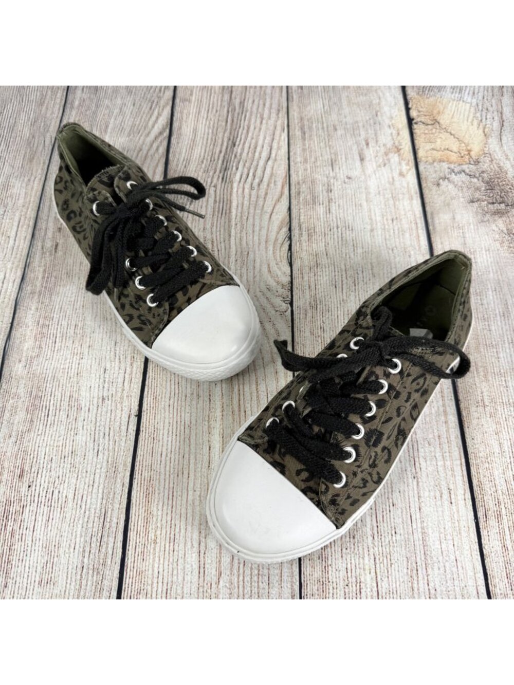 Airwalk Low Top Green Black Leopard Print Skater Sneakers Size 7.5